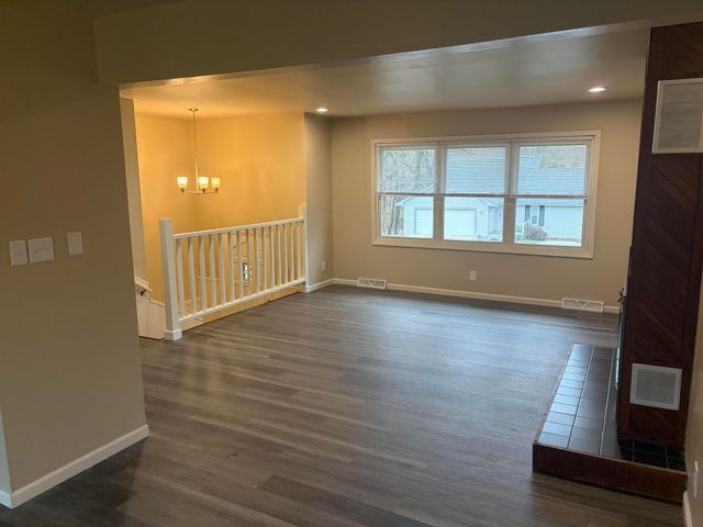 1605 SKYLANE DR, Columbia, MO 65202