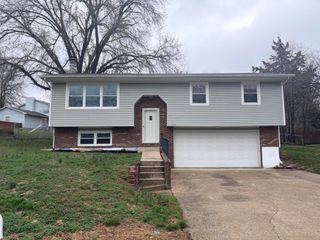 1605 SKYLANE DR, Columbia, MO 65202