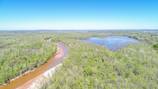 107 E Lakeshore Drive, Canadian, OK 74501