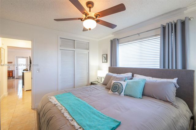 920 SW 10th Ter 12R, Hallandale Beach, FL 33009