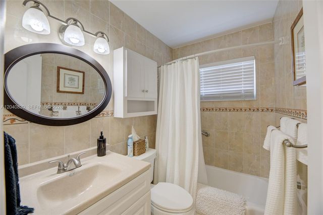 920 SW 10th Ter 12R, Hallandale Beach, FL 33009