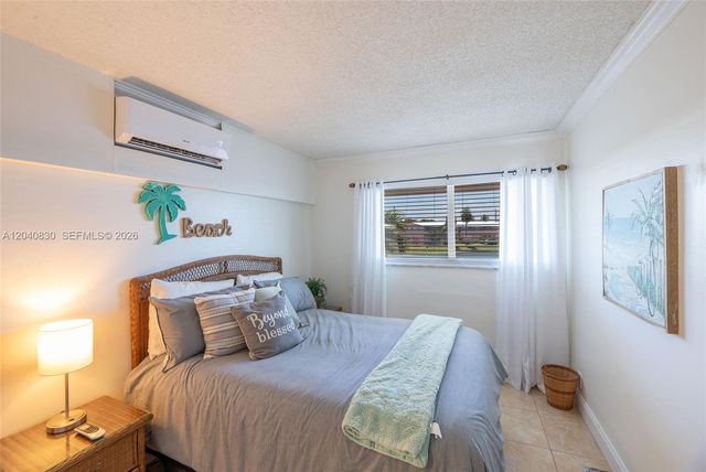 920 SW 10th Ter 12R, Hallandale Beach, FL 33009