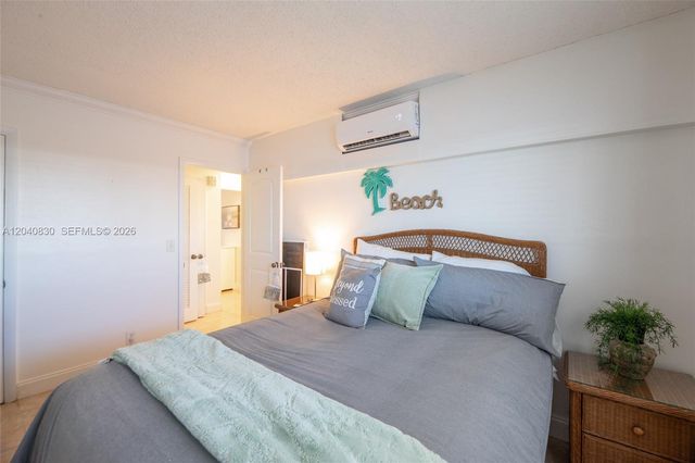 920 SW 10th Ter 12R, Hallandale Beach, FL 33009