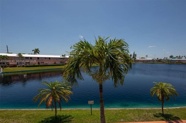 920 SW 10th Ter 12R, Hallandale Beach, FL 33009