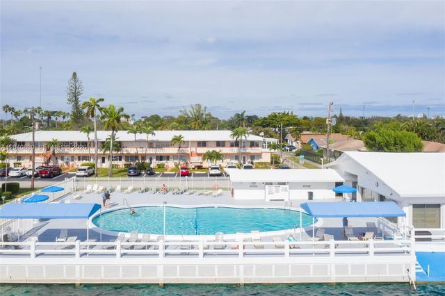 920 SW 10th Ter 12R, Hallandale Beach, FL 33009