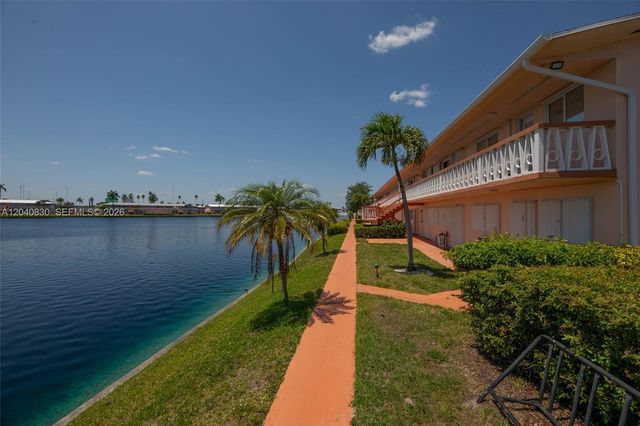 920 SW 10th Ter 12R, Hallandale Beach, FL 33009