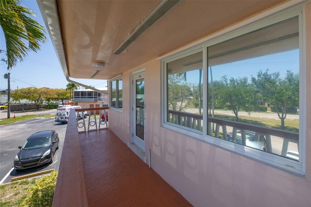 920 SW 10th Ter 12R, Hallandale Beach, FL 33009