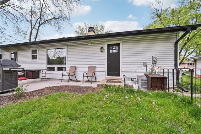 700 Delphia Avenue, Elk Grove Village, IL 60007