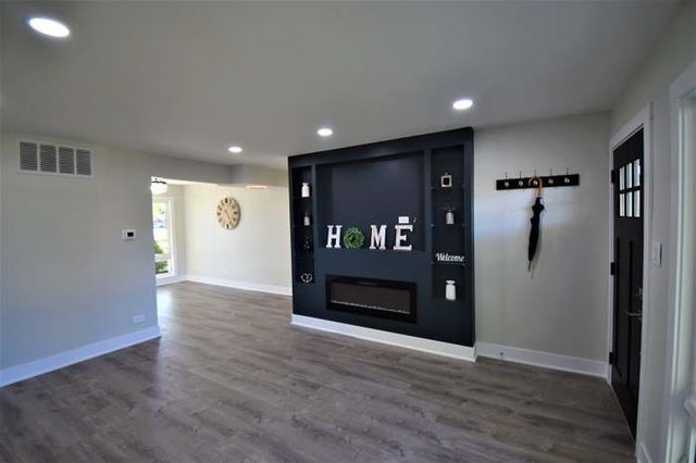 700 Delphia Avenue, Elk Grove Village, IL 60007