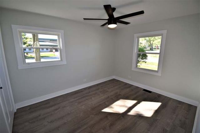 700 Delphia Avenue, Elk Grove Village, IL 60007