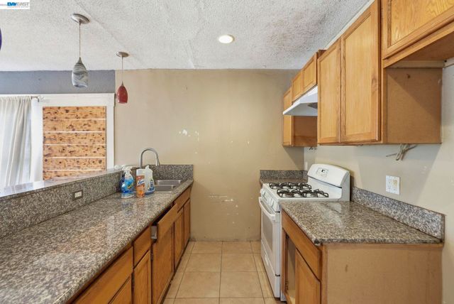 1735 Auseon Ave, Oakland, CA 94621