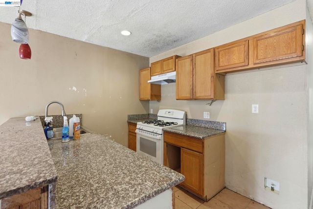 1735 Auseon Ave, Oakland, CA 94621