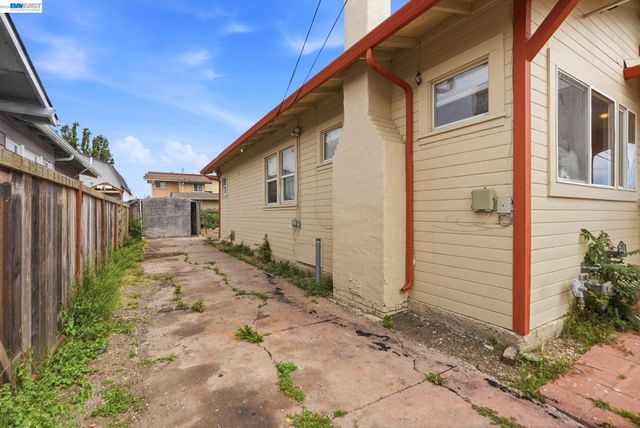 1735 Auseon Ave, Oakland, CA 94621