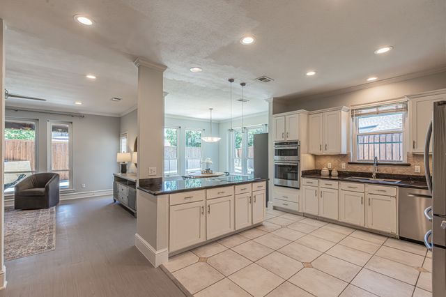 300 Sundance Circle, Irving, TX 75063