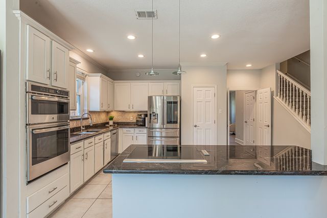300 Sundance Circle, Irving, TX 75063