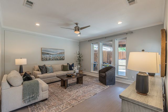 300 Sundance Circle, Irving, TX 75063