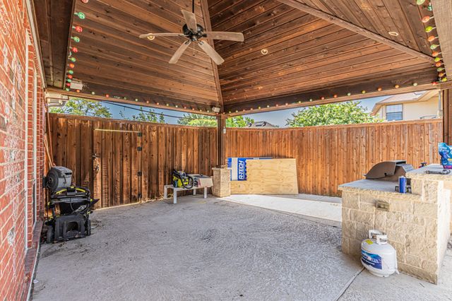 300 Sundance Circle, Irving, TX 75063