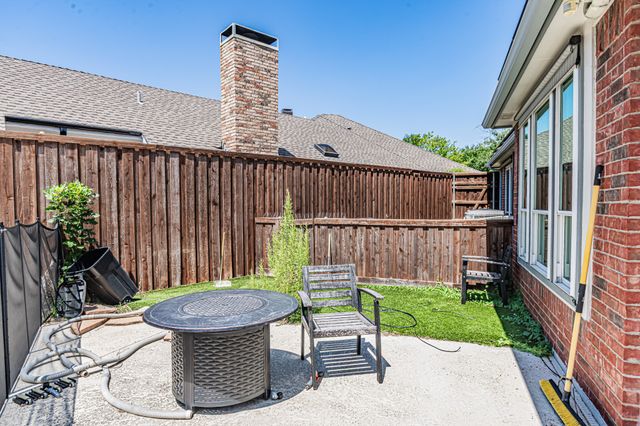 300 Sundance Circle, Irving, TX 75063