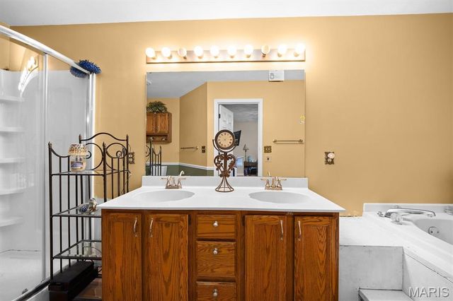 401 Kim Drive, Fairview Heights, IL 62208