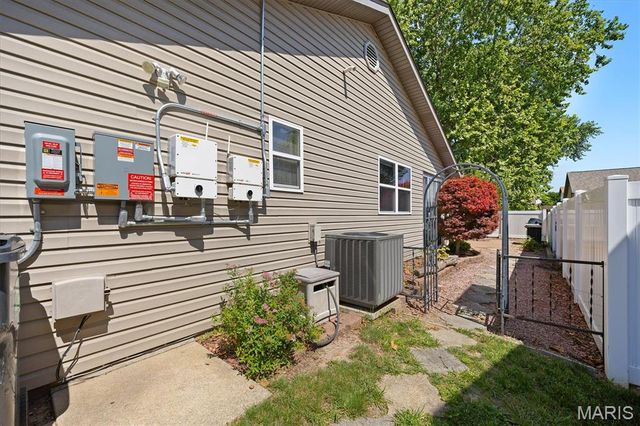 401 Kim Drive, Fairview Heights, IL 62208