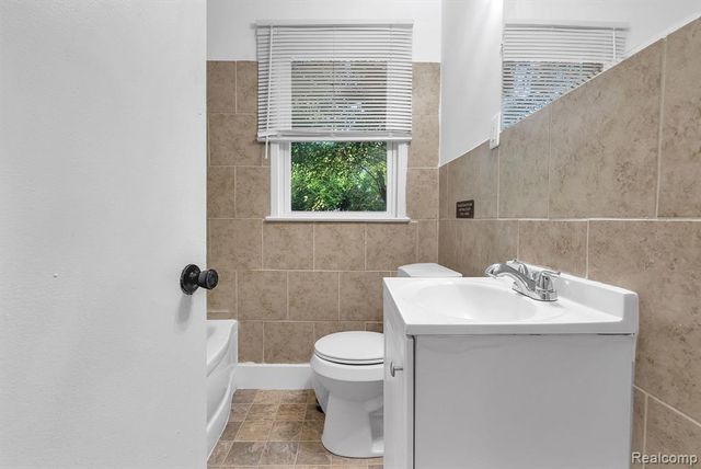 10750 Albany St Street, Oak Park, MI 48237