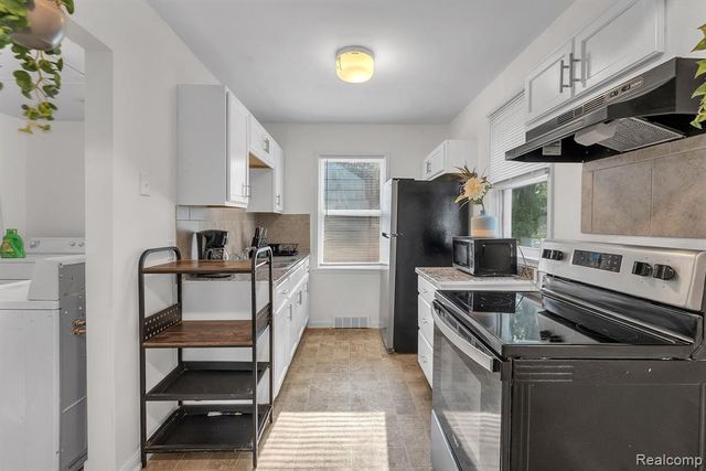 10750 Albany St Street, Oak Park, MI 48237