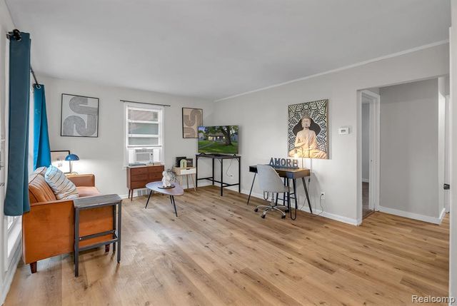 10750 Albany St Street, Oak Park, MI 48237