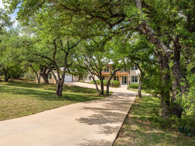 326 Lost Cove DR, Spicewood, TX 78669