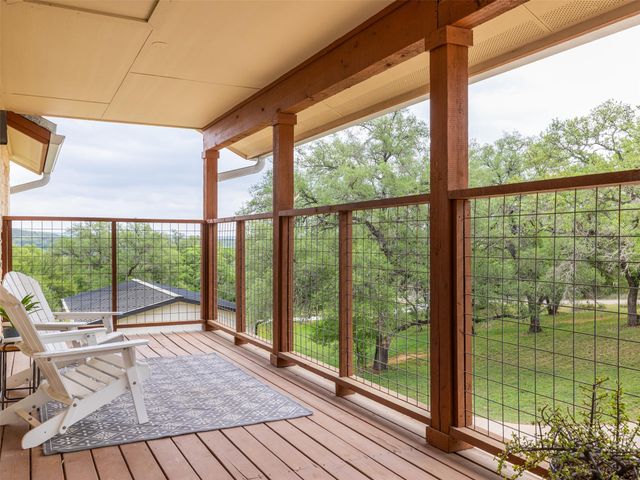 326 Lost Cove DR, Spicewood, TX 78669