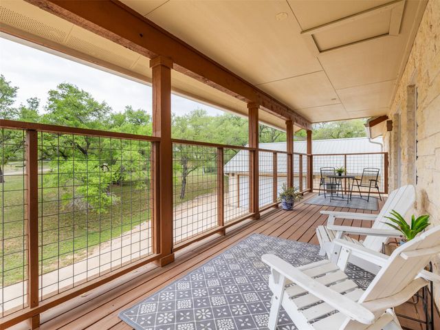 326 Lost Cove DR, Spicewood, TX 78669