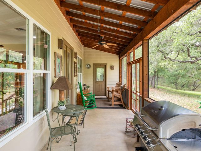 326 Lost Cove DR, Spicewood, TX 78669