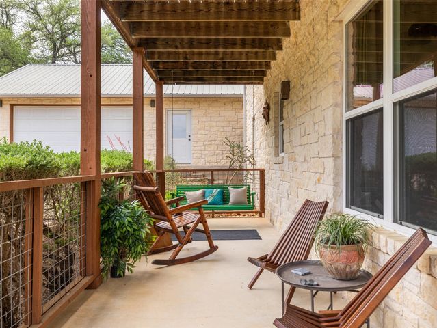 326 Lost Cove DR, Spicewood, TX 78669