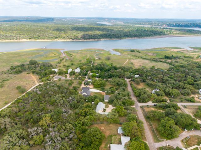 326 Lost Cove DR, Spicewood, TX 78669