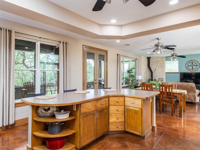 326 Lost Cove DR, Spicewood, TX 78669