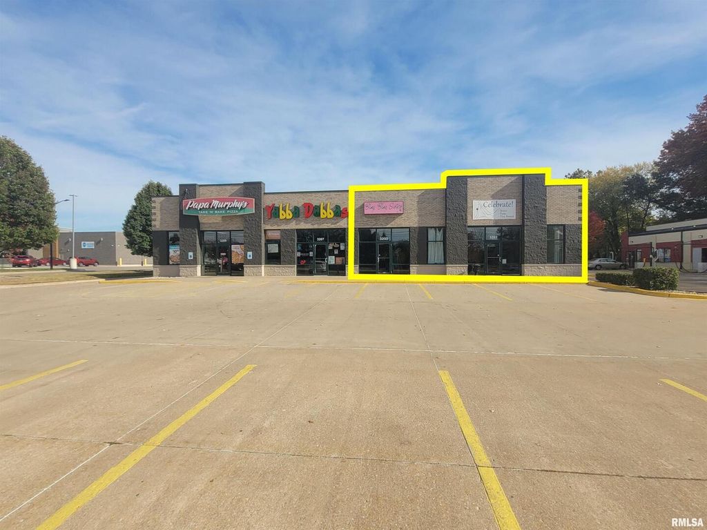 3203 DEVILS GLEN Road, Bettendorf, IA 52722