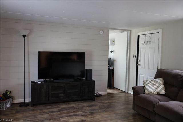 126 Cedarvale Drive, Harmony, NC 28634