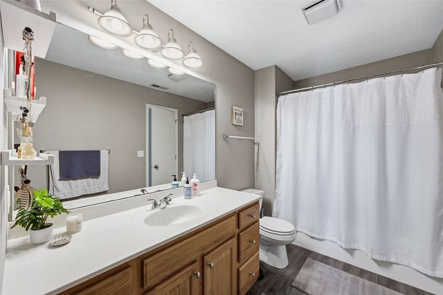 3612 Stoneview Cir SW, Cedar Rapids, IA 52404