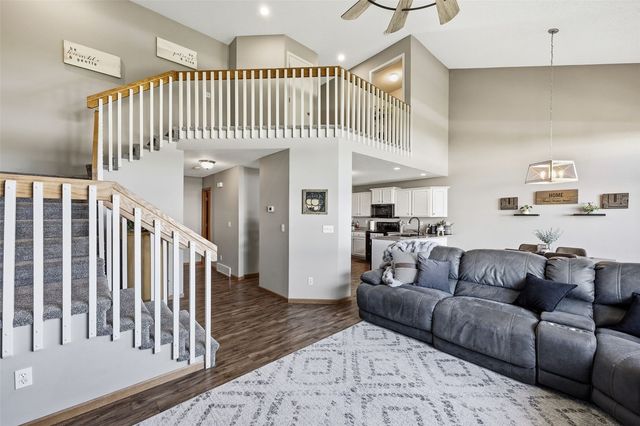 3612 Stoneview Cir SW, Cedar Rapids, IA 52404