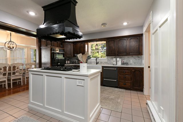 240 Iron Oaks Drive, Ozark, MO 65721