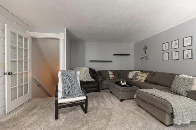 240 Iron Oaks Drive, Ozark, MO 65721