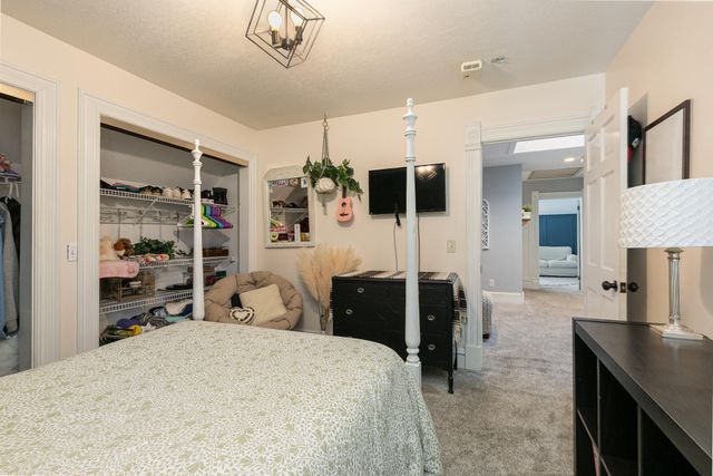 240 Iron Oaks Drive, Ozark, MO 65721