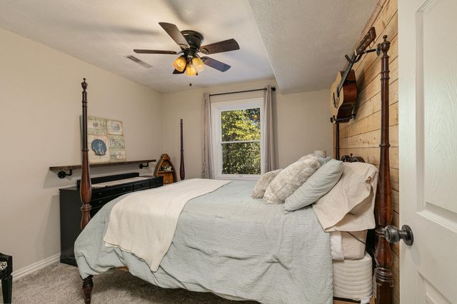 240 Iron Oaks Drive, Ozark, MO 65721