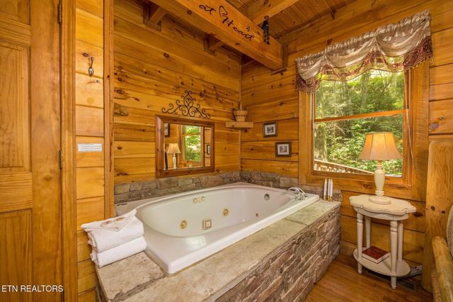 1823 Laurel Valley Way, Sevierville, TN 37862