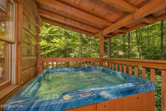 1823 Laurel Valley Way, Sevierville, TN 37862