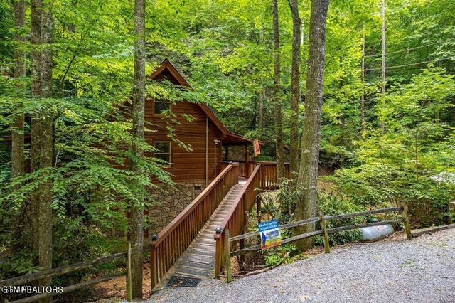 1823 Laurel Valley Way, Sevierville, TN 37862