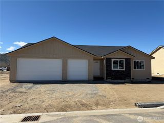 325 Emma Drive, Wenatchee, WA 98801