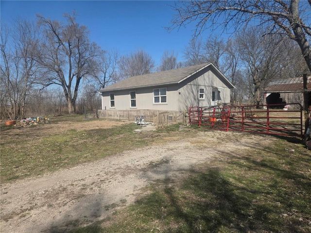 5528 W 367th Street, Louisburg, KS 66053
