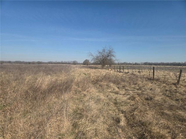 5528 W 367th Street, Louisburg, KS 66053