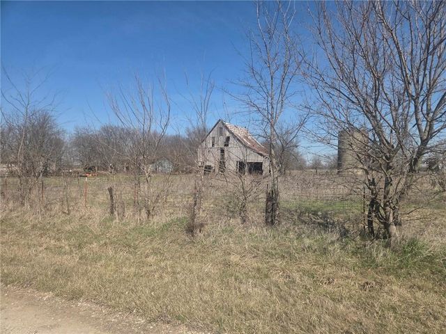 5528 W 367th Street, Louisburg, KS 66053