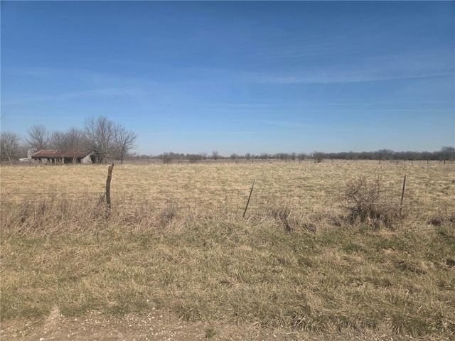 5528 W 367th Street, Louisburg, KS 66053